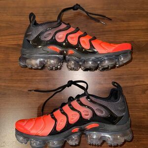 Air Vapormax Plus ‘Crimson Gradient’